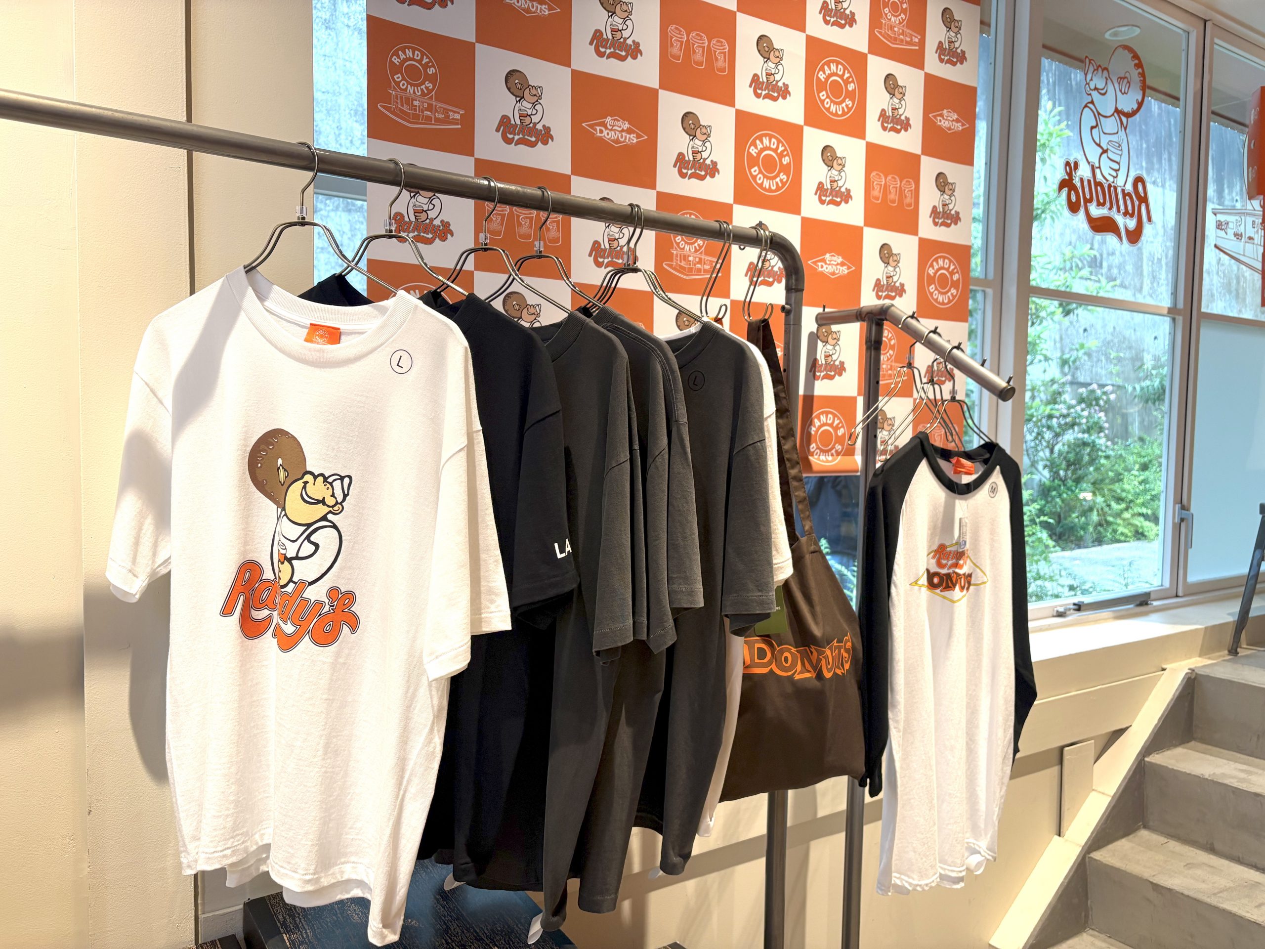 ランディーズドーナツ　代官山　アパレル　店内