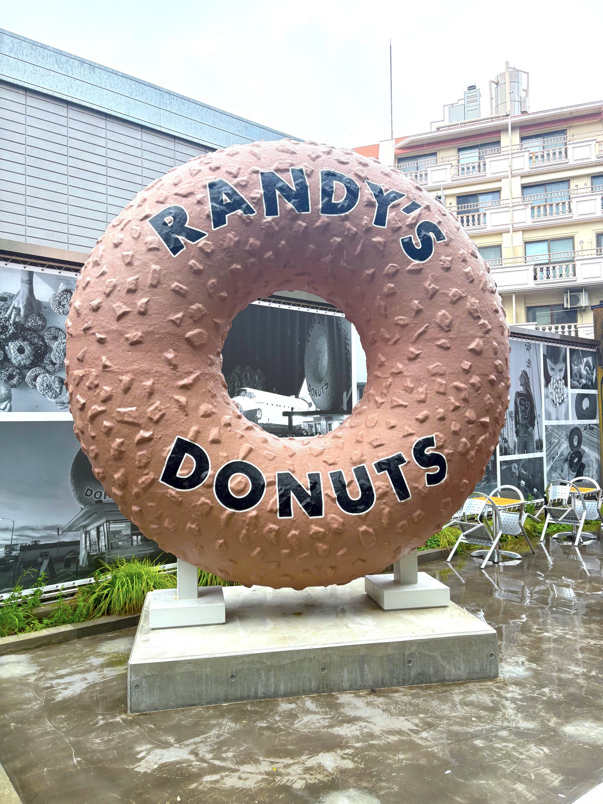 ランディーズドーナツ　代官山　ドーナツ看板