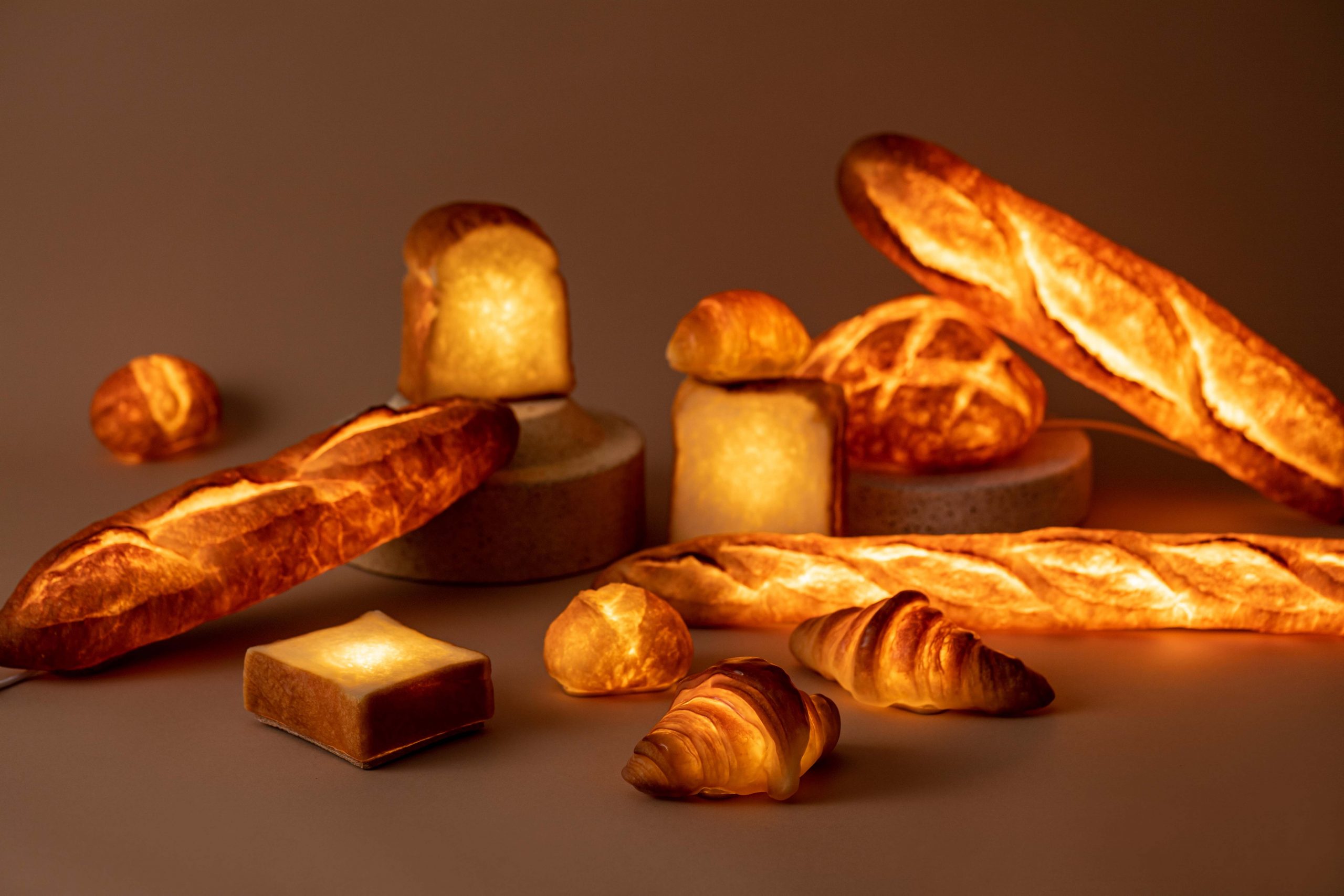 食べるだけじゃないパンの魅力に取り憑かれて、パンで作ったランプ「パンプシェード」