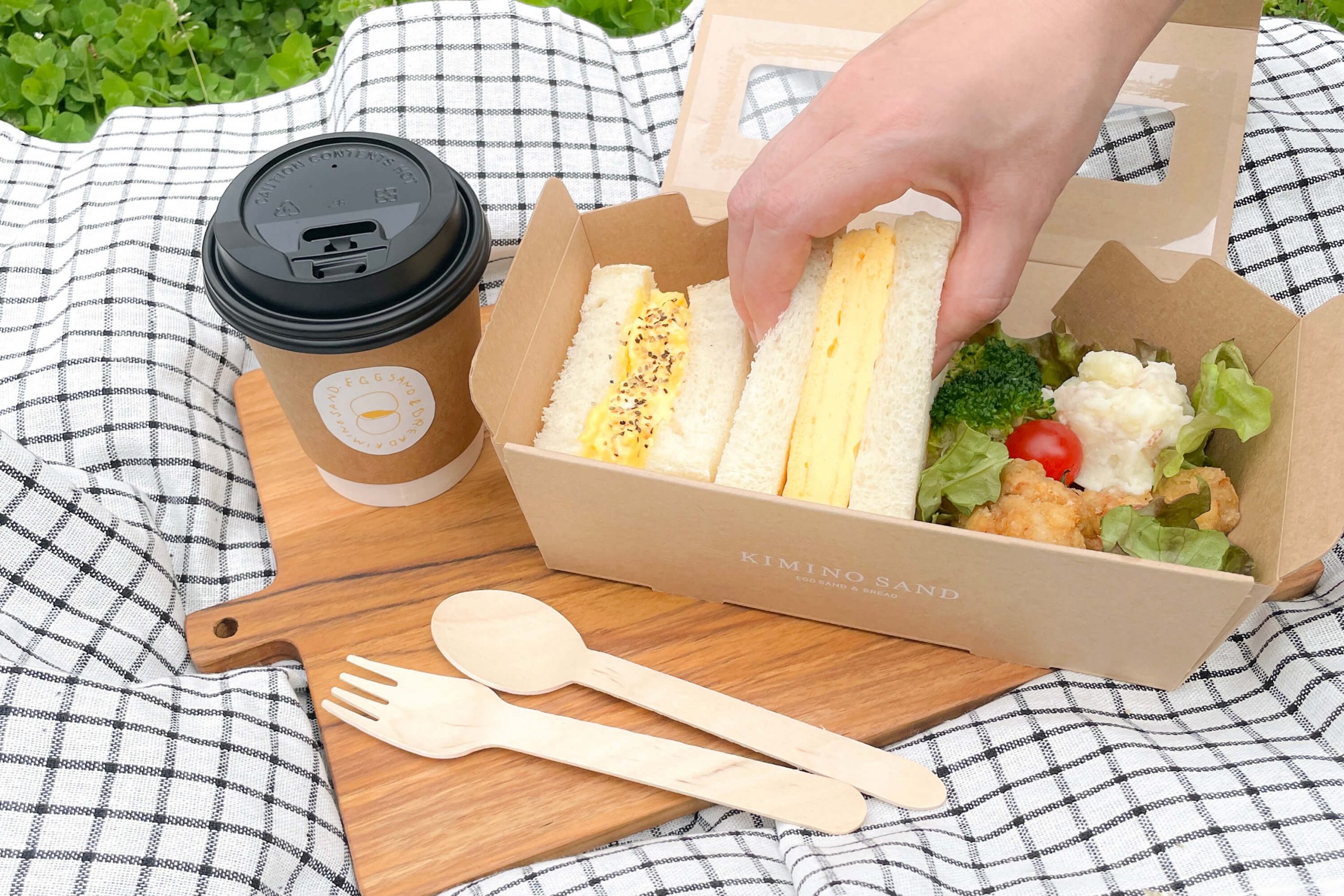 加水率100%以上の食パンと福岡県産の「うちのたまご」使用のたまごサンドがランチボックスに。