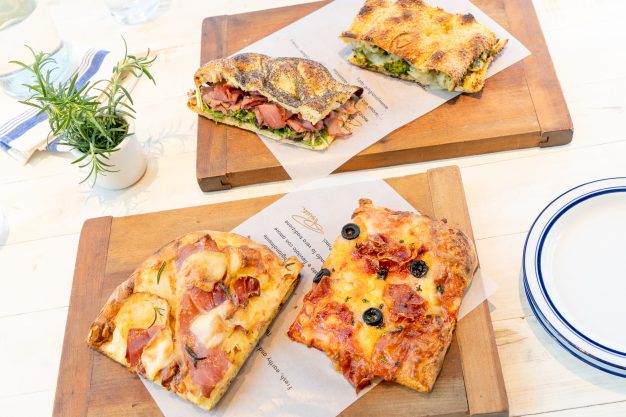 イタリアンベーカリー「プリンチ®」の「直焼きフォカッチャ」。サンドイッチとピッ…