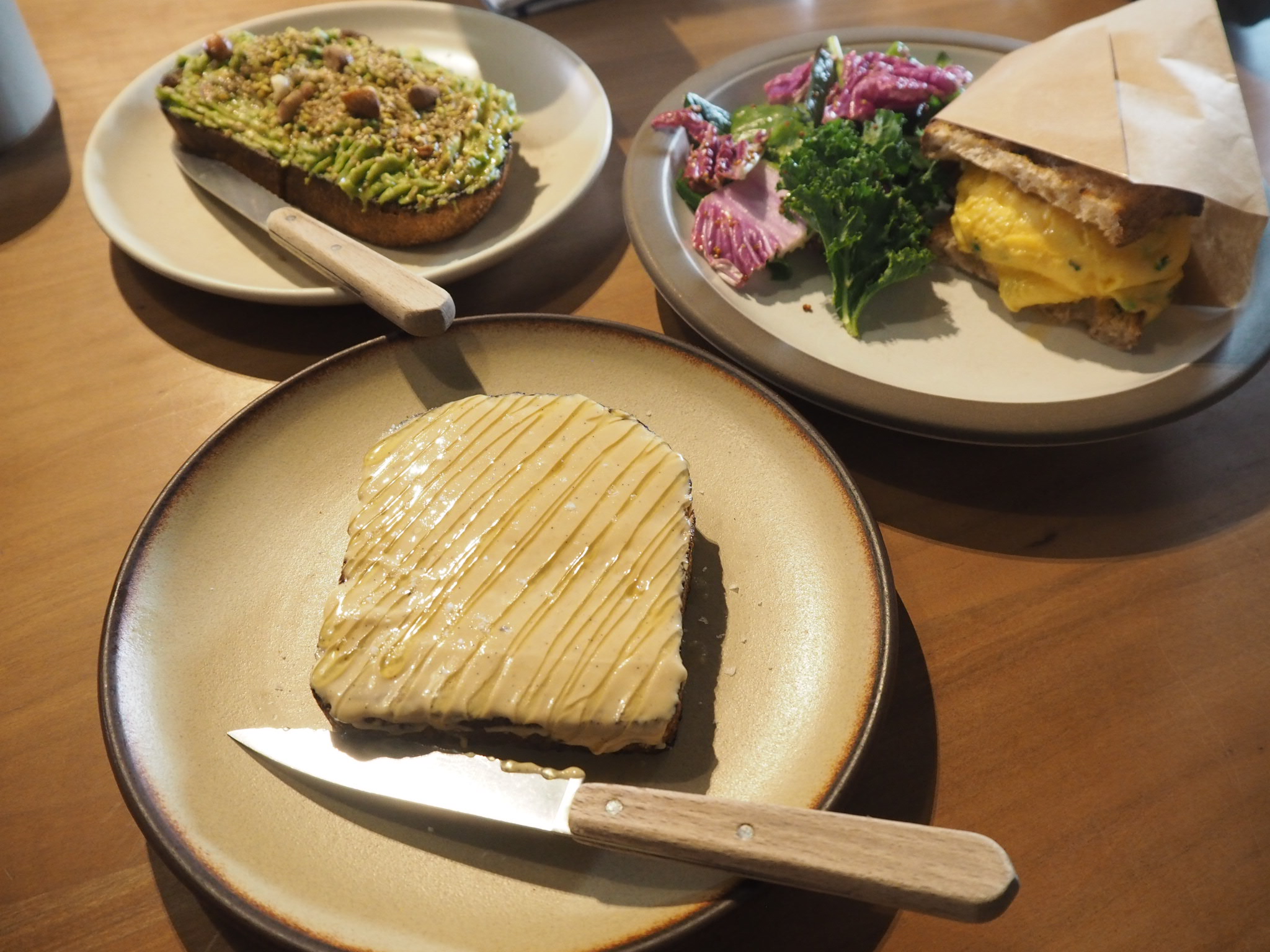 国内外から人が集まる憩いの場でサワードウのモーニング。日本橋「Parklet Bakery」【編集部のパン屋で待ち合わせ Vol.6】